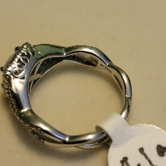 Beautiful sterling silver 925 cz size 6.75 - Picture 3 of 3